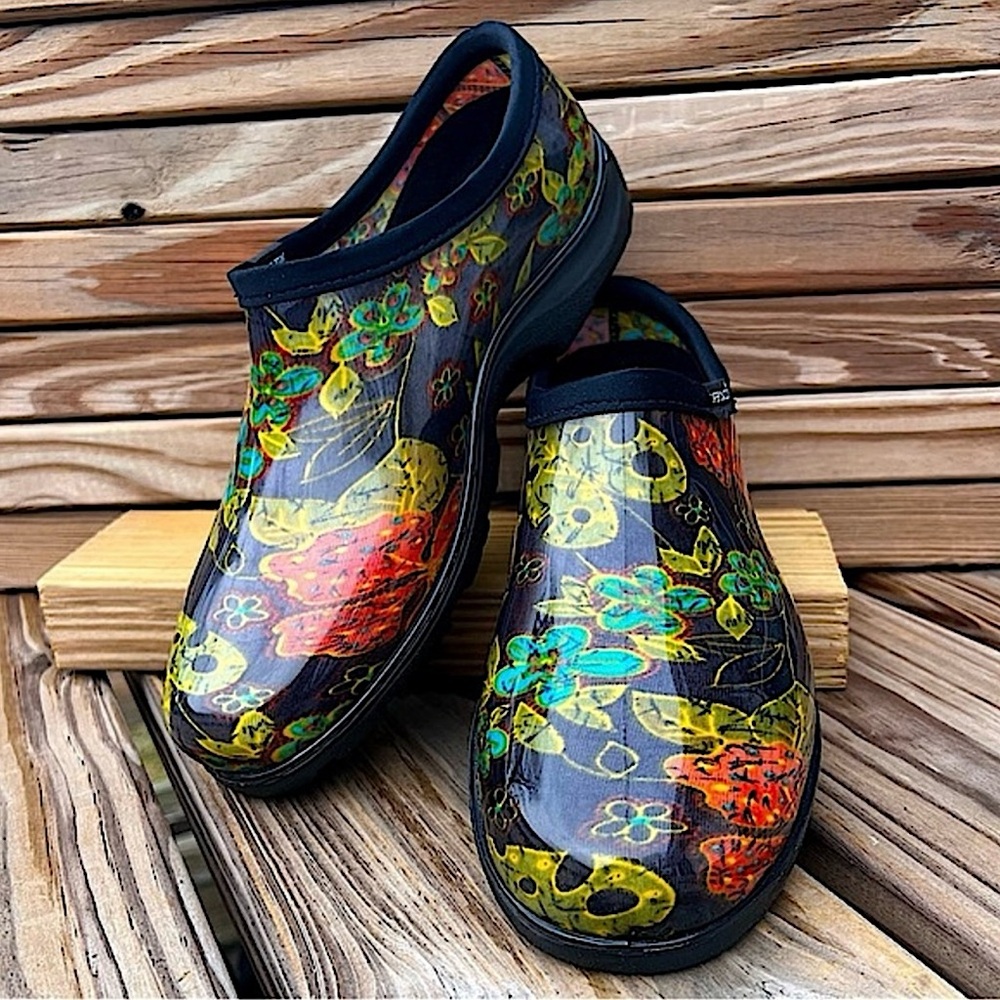 - Sloggers Sz 10 Waterproof Floral Print Garden Slip-On Clogs! NEW!